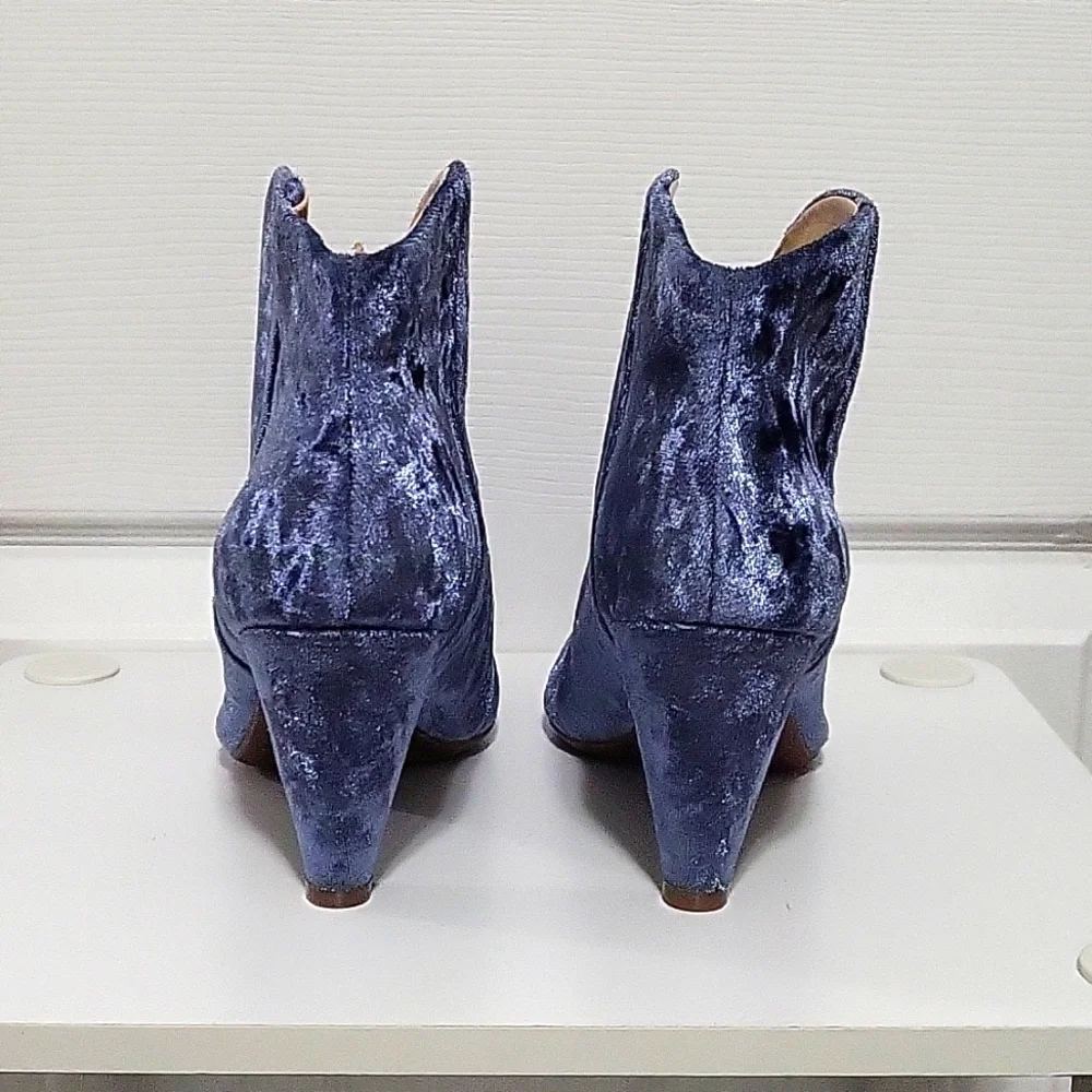 Vince Camuto velvet bootie - Picture 5 of 8